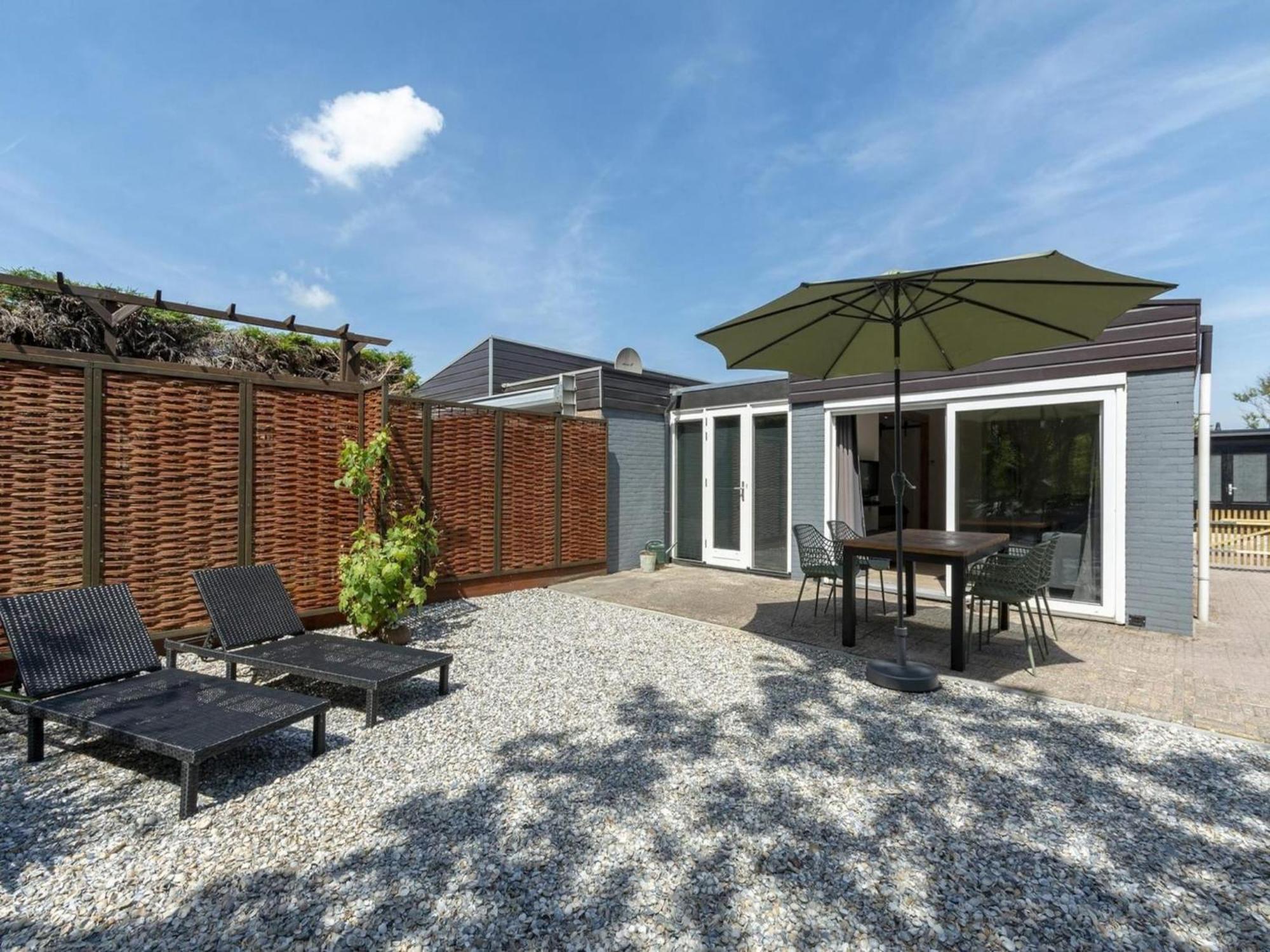 Luxurious Furnished Bungalow With Terrace Callantsoog Bagian luar foto
