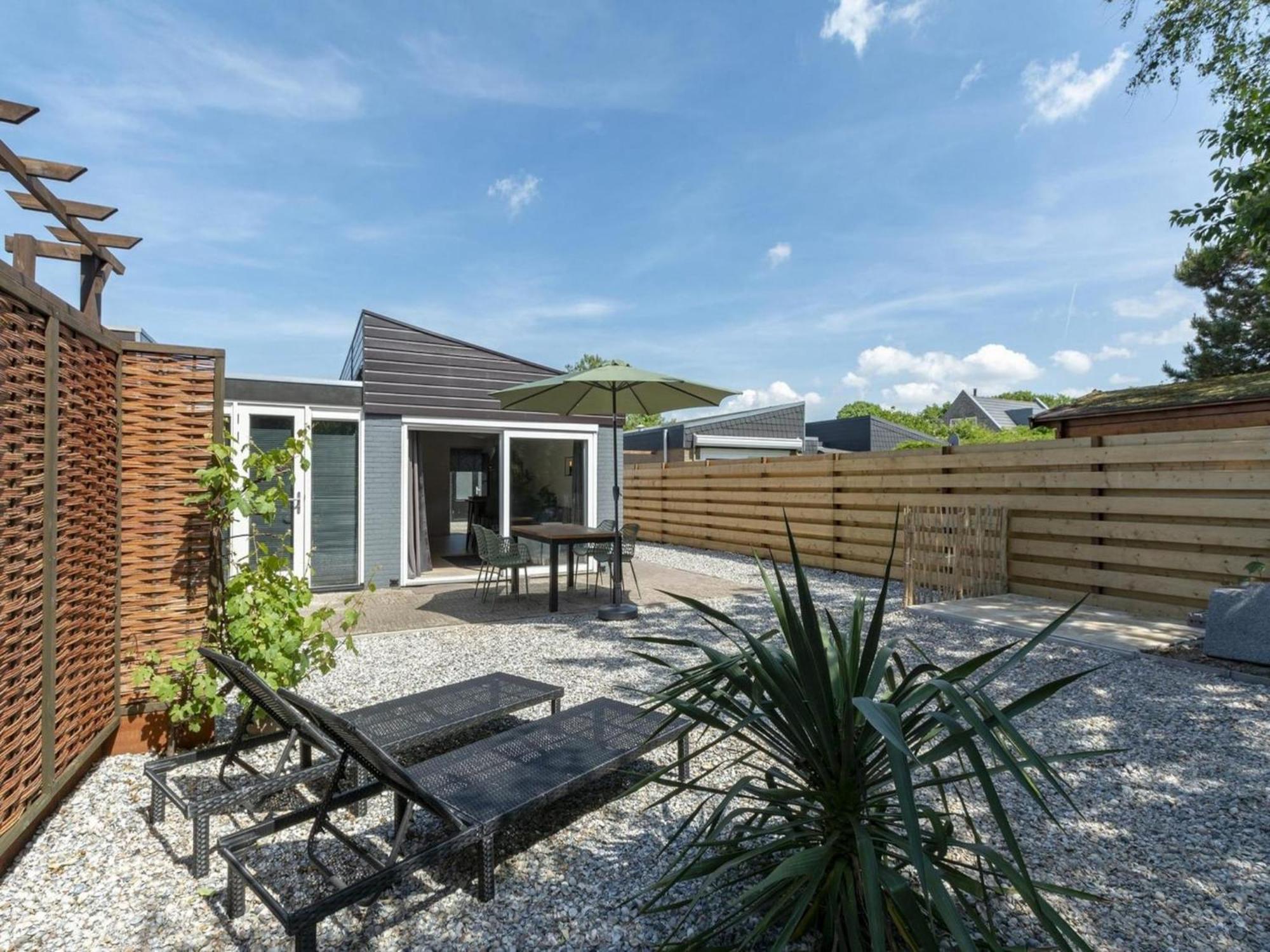 Luxurious Furnished Bungalow With Terrace Callantsoog Bagian luar foto