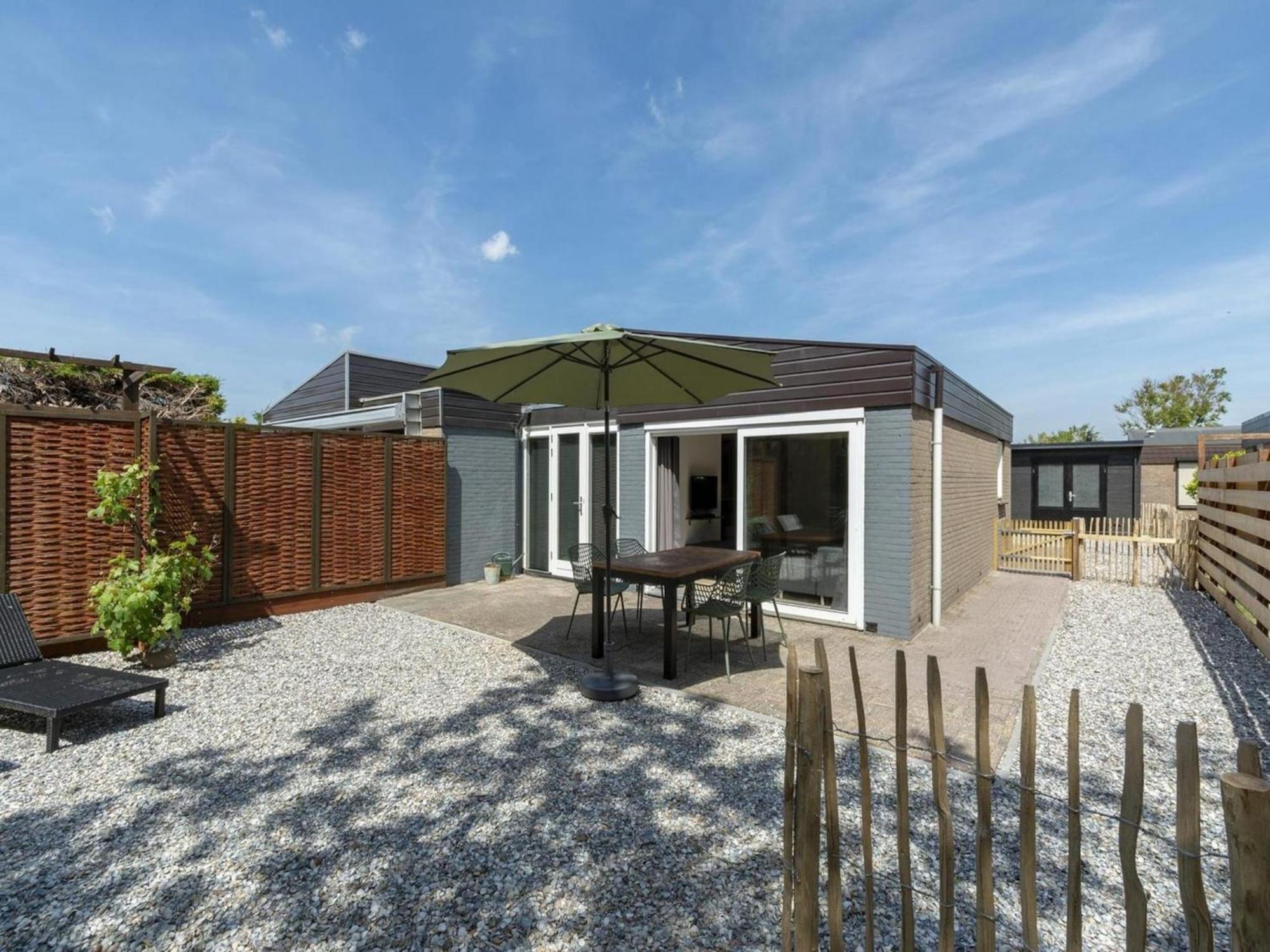 Luxurious Furnished Bungalow With Terrace Callantsoog Bagian luar foto